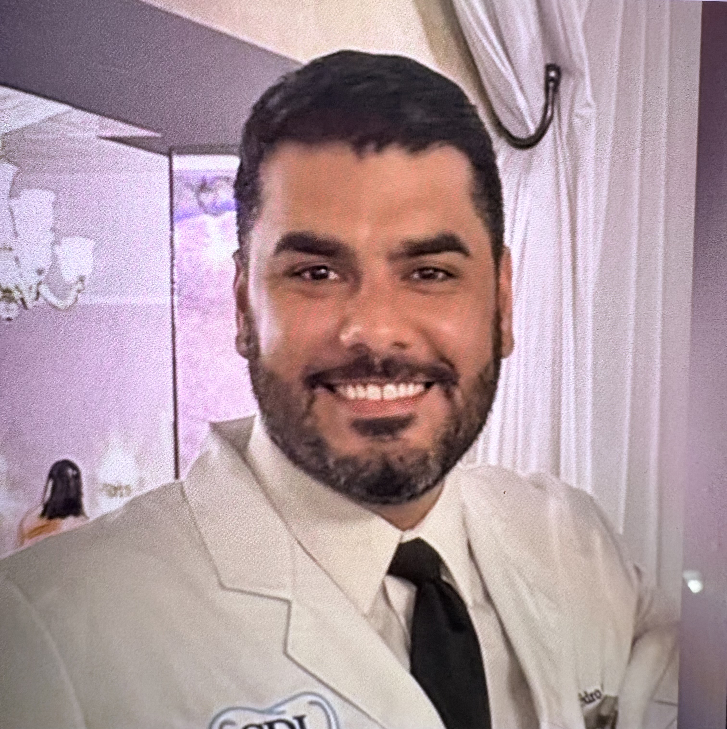 Dr. Pedro Aschar, DDS